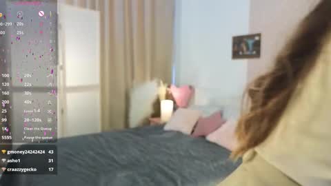 Snapshot of appleeepie chatting on September 12, 11:07 am Vicki online show from September 12, 11:07 am
