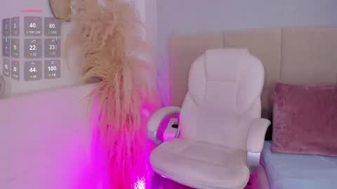 April online show from October 25, 10:56 am