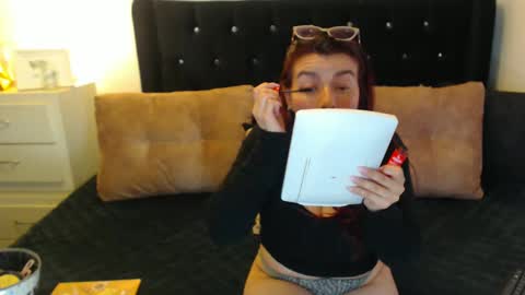 Snapshot of april_harrys chatting on September 16, 9:12 pm April online show from September 16, 9:12 pm