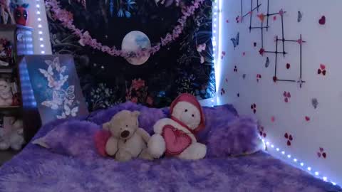 april_l6 online show from February 6, 11:09 am