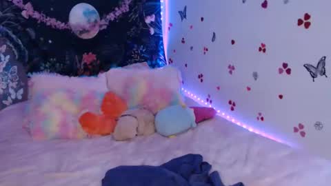 april_l6 online show from September 15, 1:36 am