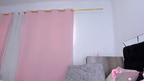 Snapshot of apriladamson_ chatting on September 10, 1:44 pm April online show from September 10, 1:44 pm