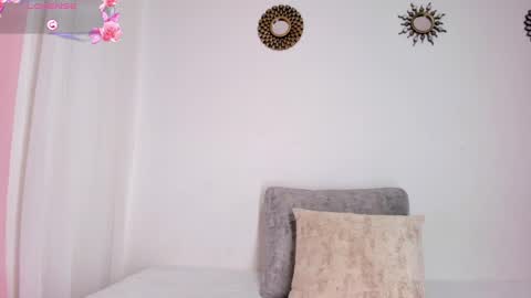 Snapshot of apriladamson_ chatting on February 26, 12:27 pm April online show from February 26, 12:27 pm