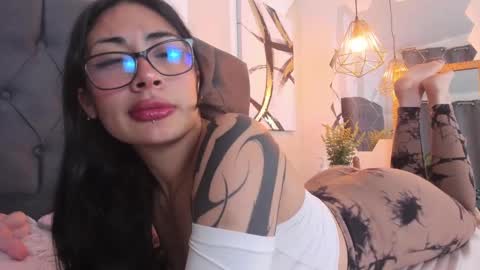 Snapshot of aprildeams chatting on March 12, 12:47 pm Cris online show from March 12, 12:47 pm