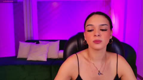 Snapshot of aprilrhodes_ chatting on February 1, 6:51 pm April Rhodes online show from February 1, 6:51 pm