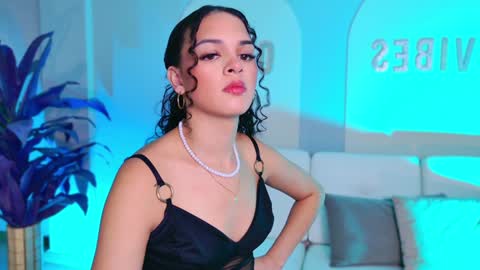 Snapshot of aprilrhodes_ chatting on January 16, 4:07 am April Rhodes online show from January 16, 4:07 am