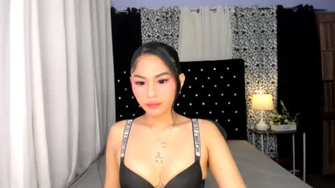 araalexandra online show from August 10, 2:15 am
