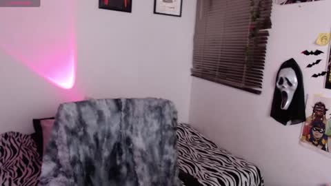 Snapshot of arabella_stone chatting on December 26, 1:51 am Arabella online show from December 26, 1:51 am