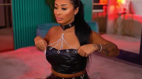 arabellaposh online show from September 15, 8:00 am