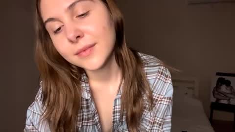 Emi online show from December 13, 7:53 pm