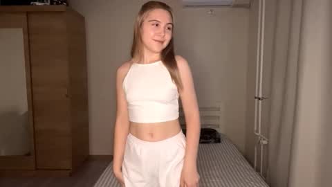 Emi online show from November 10, 1:39 pm