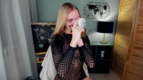 aria69stars online show from November 18, 3:24 pm