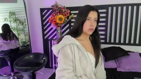 Snapshot of aria_sweetling chatting on October 20, 12:19 pm Ari online show from October 20, 12:19 pm