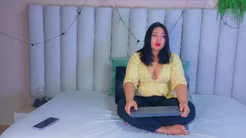 A R I A  B E N E T T  online show from July 21, 2:45 am
