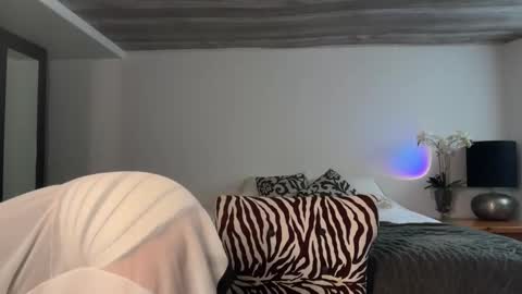 Aria  online show from September 10, 3:56 pm