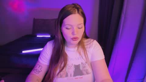 Snapshot of arialane_ chatting on October 6, 6:56 pm Aria online show from October 6, 6:56 pm