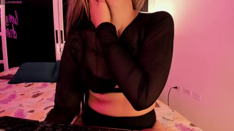 Snapshot of ariana_villada chatting on January 20, 3:15 am Ari online show from January 20, 3:15 am