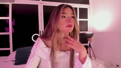 Snapshot of ariana_villada chatting on February 20, 2:07 am Ari online show from February 20, 2:07 am