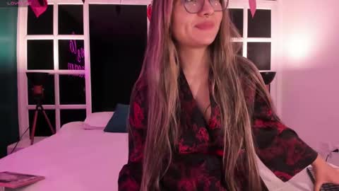 Snapshot of ariana_villada chatting on February 3, 3:20 am Ari online show from February 3, 3:20 am