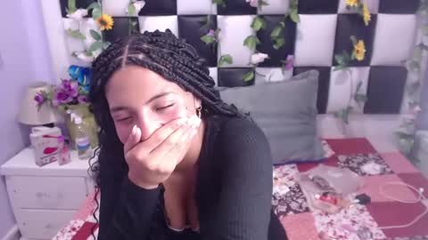 Snapshot of arianaa_tompsoon chatting on December 7, 3:47 am arianaa tompsoon online show from December 7, 3:47 am