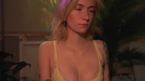 Snapshot of arianna_richi chatting on October 15, 5:54 am Olivka online show from October 15, 5:54 am