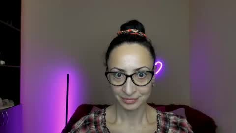 Snapshot of arianna_tifany chatting on March 1, 6:21 pm Arianna online show from March 1, 6:21 pm