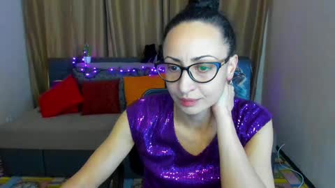 Snapshot of arianna_tifany chatting on December 30, 6:27 pm Arianna online show from December 30, 6:27 pm