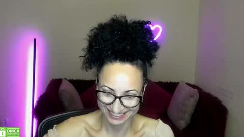 Snapshot of arianna_tifany chatting on September 25, 7:01 pm Arianna online show from September 25, 7:01 pm