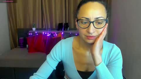 Snapshot of arianna_tifany chatting on January 1, 12:22 pm Arianna online show from January 1, 12:22 pm