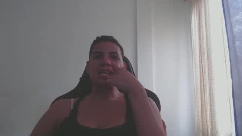Snapshot of ariannaloovel chatting on December 5, 6:11 pm ariannaloovel online show from December 5, 6:11 pm