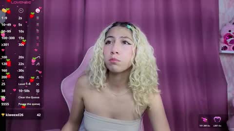 Ari Bunnie  online show from November 8, 9:20 pm