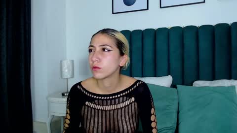 Ari Bunnie  online show from April 18, 5:10 am