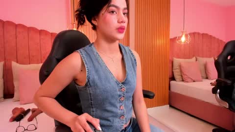 Snapshot of ariel_jonnes chatting on January 10, 5:02 pm Ariel online show from January 10, 5:02 pm