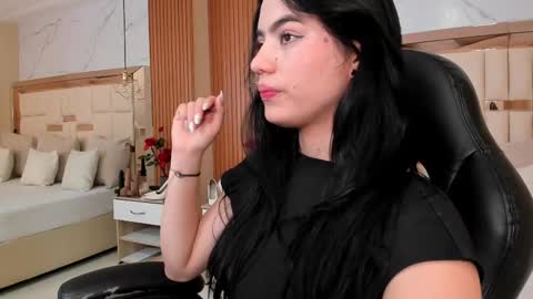 Snapshot of ariel_jonnes chatting on October 2, 10:26 pm Ariel online show from October 2, 10:26 pm
