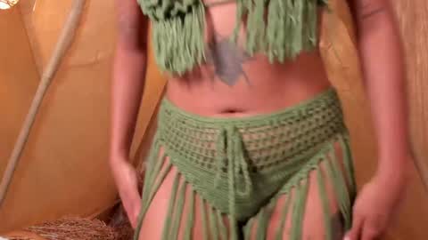 Snapshot of ariella_ruiz chatting on December 22, 12:16 pm A R I online show from December 22, 12:16 pm
