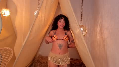 Snapshot of ariella_ruiz chatting on January 4, 12:59 pm A R I online show from January 4, 12:59 pm