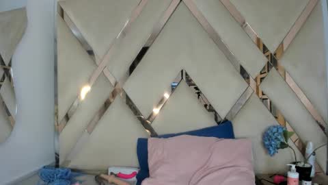 ariht online show from April 5, 11:48 pm