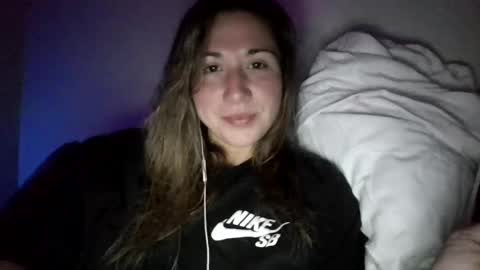 Snapshot of ariicutekitty chatting on September 19, 7:29 am airskiii online show from September 19, 7:29 am