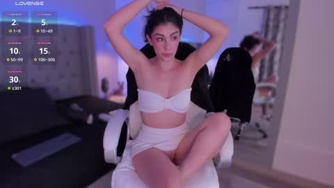 Snapshot of arikohler chatting on December 5, 8:55 pm AriKohler online show from December 5, 8:55 pm