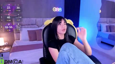 Snapshot of arinextdoor chatting on October 19, 10:23 pm Ari online show from October 19, 10:23 pm