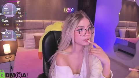 Ari  online show from November 7, 11:31 pm