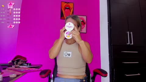 Snapshot of arisha_davis chatting on December 4, 7:45 pm arisha_davis online show from December 4, 7:45 pm
