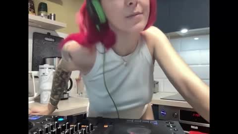 arri_ella online show from November 26, 1:06 am