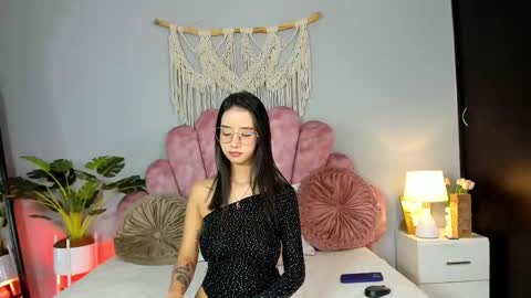 Snapshot of artbelia chatting on September 29, 1:22 am Lia Rose online show from September 29, 1:22 am