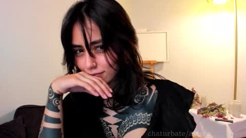 Snapshot of artgea chatting on October 25, 8:48 pm Linda  independent model artgeea online show from October 25, 8:48 pm