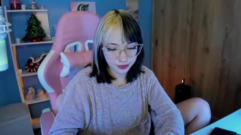 Snapshot of artic_love chatting on February 21, 5:56 am Lenna online show from February 21, 5:56 am