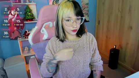 Snapshot of artic_love chatting on February 22, 6:28 am Lenna online show from February 22, 6:28 am