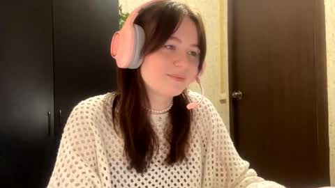Mary online show from May 3, 3:04 pm