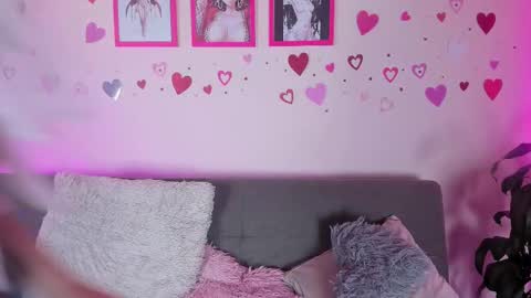 Snapshot of artmiajoy chatting on February 21, 1:11 pm MIA OF artmiajoy online show from February 21, 1:11 pm