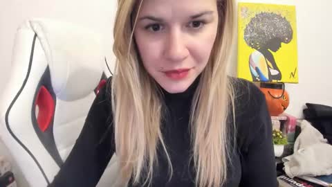 Snapshot of artsyandcraftsy_ chatting on March 2, 9:30 pm MIA online show from March 2, 9:30 pm